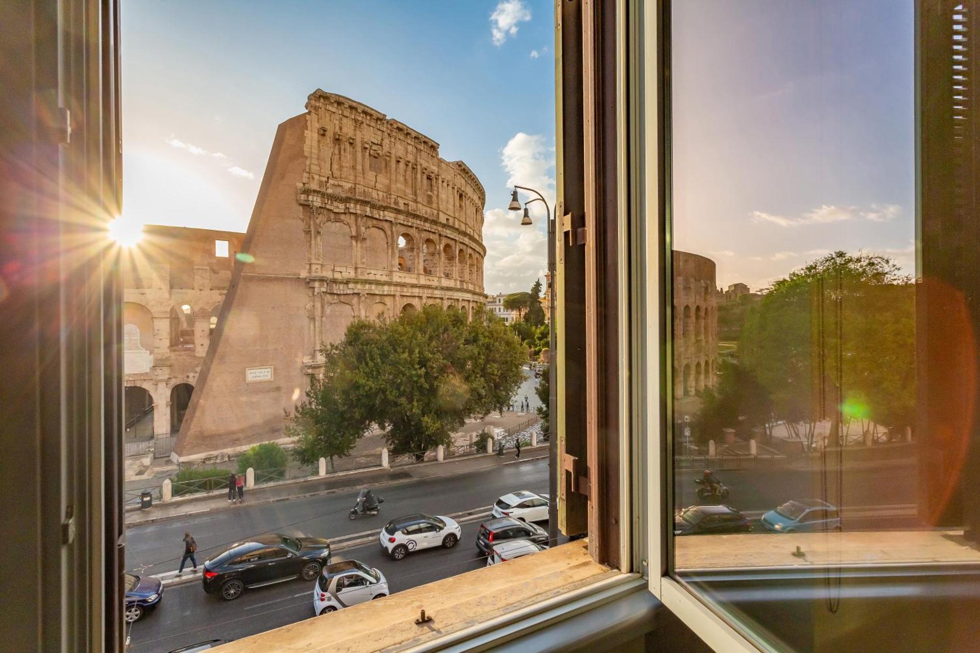 רומא Iconic Apartment With Unique Colosseum View מראה חיצוני תמונה