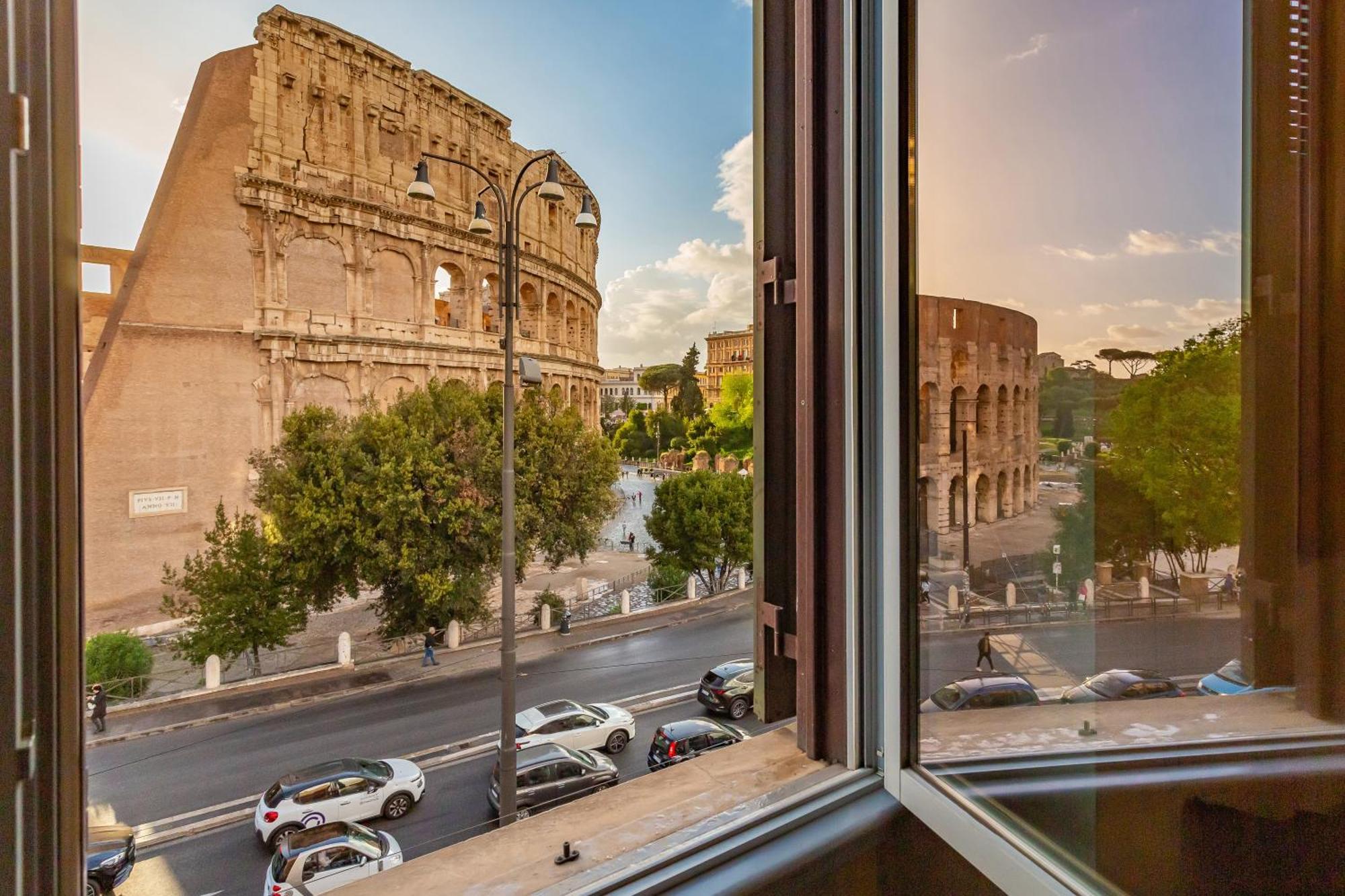רומא Iconic Apartment With Unique Colosseum View מראה חיצוני תמונה